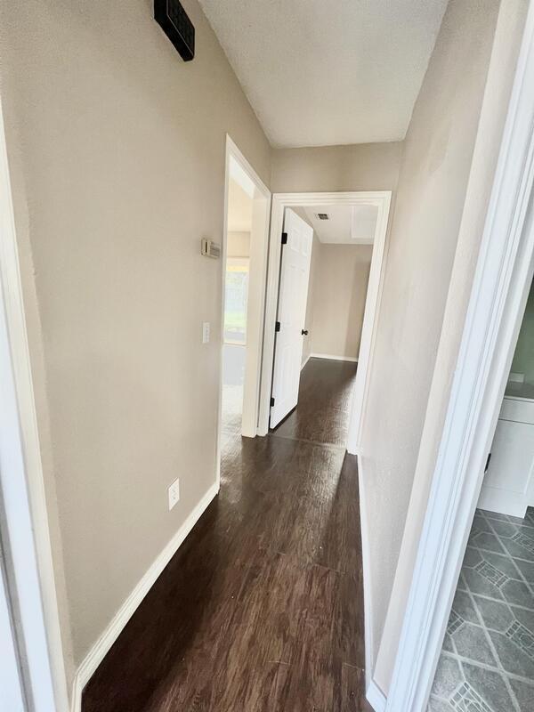 Building Photo - 5215 Northview Dr