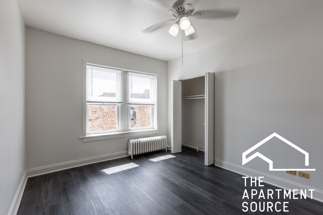 Foto del edificio - 3957 W Irving Park Rd