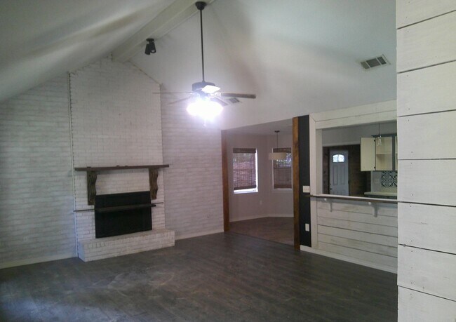 Building Photo - 230 Williams Cir