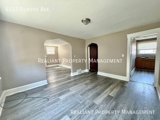 Foto del edificio - 6113 Gladys Ave