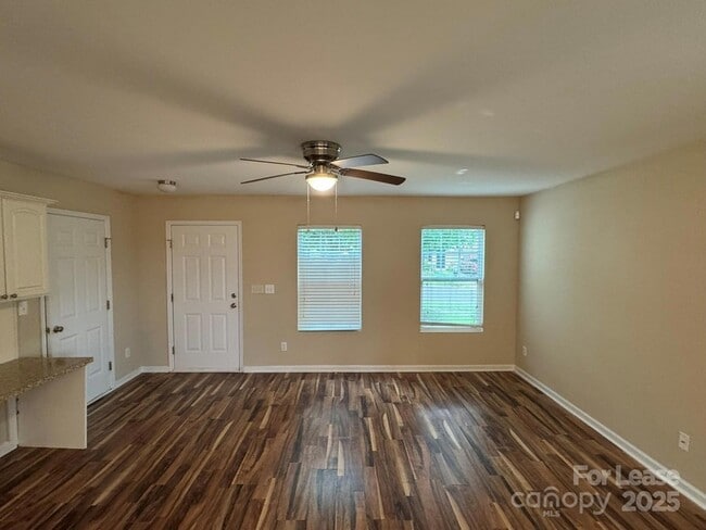 Building Photo - 4183 Broadstairs Dr SW