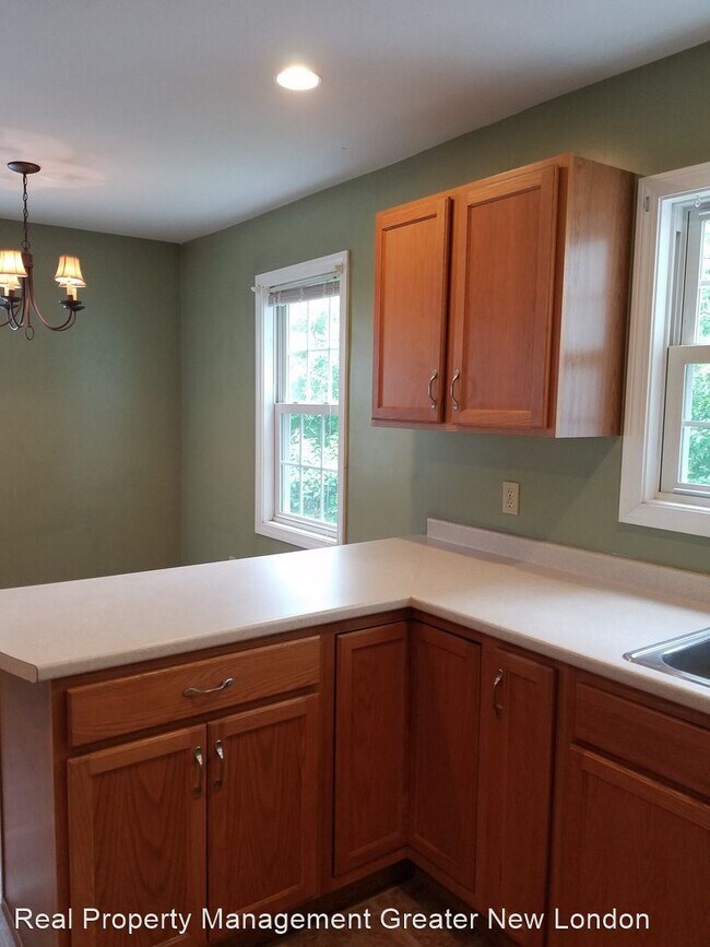 Foto del edificio - 3 br, 1.5 bath House - 11 Sunnyside East Rd