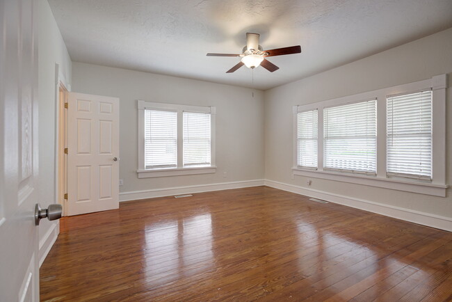 Foto del edificio - 1005 Classen Blvd