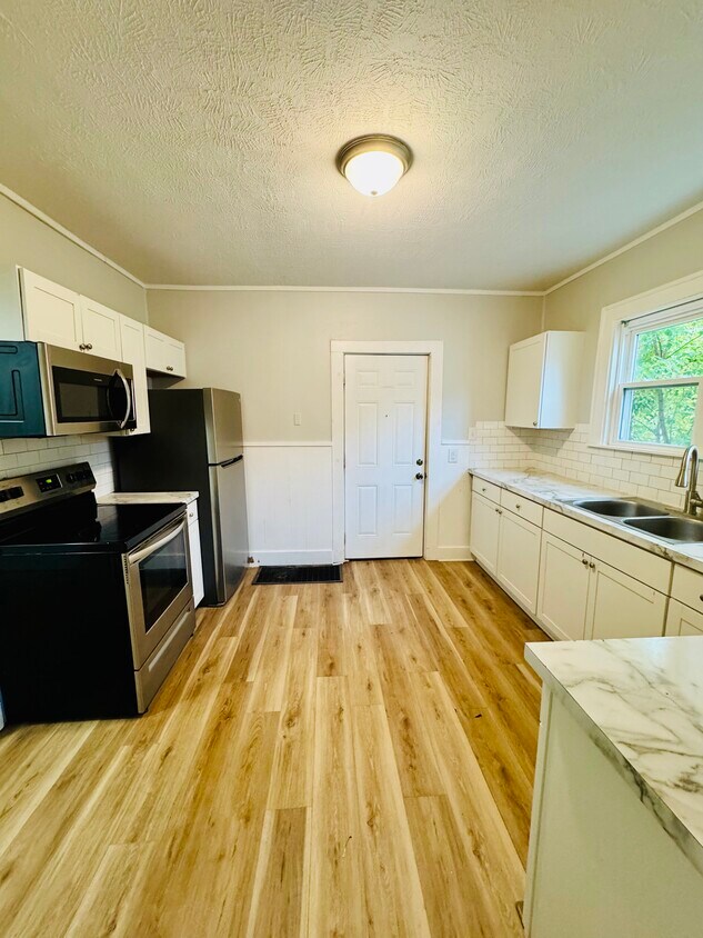 Foto principal - 423 Leonard St NE