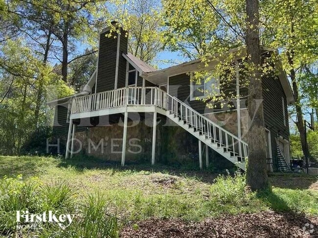 Building Photo - 105 Elm Cir