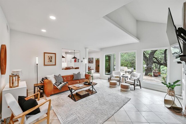 Foto del edificio - 6305 5 Acre Wood St