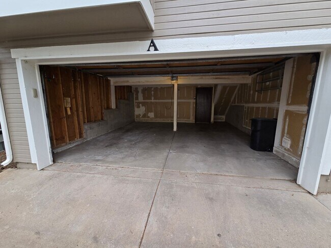 Foto del edificio - Stunning Townhome with Prime Location and ...