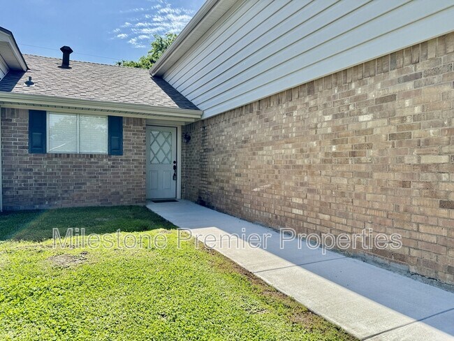 Foto del edificio - 2110 Oak Creek Cir