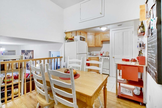 Building Photo - 73 W 85th St
