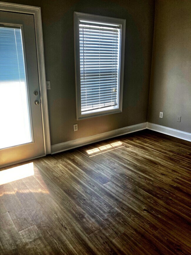 Foto del edificio - 8082 Veterans Pkwy