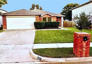 Building Photo - 8201 Canoe Ridge Ln