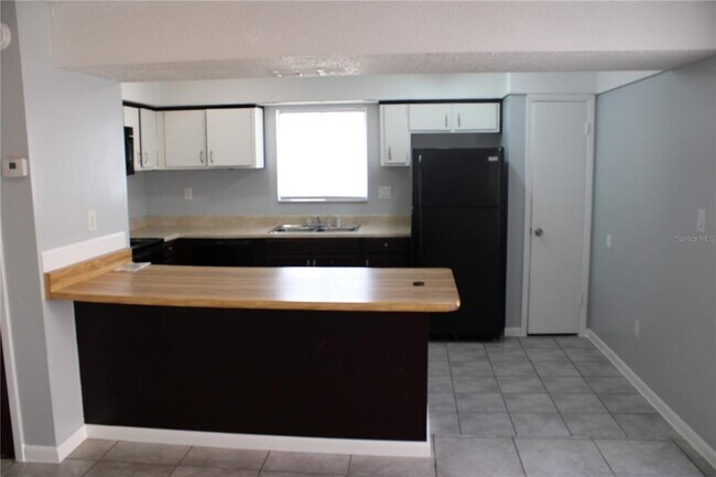 Building Photo - 4400 Shadow Crest Pl