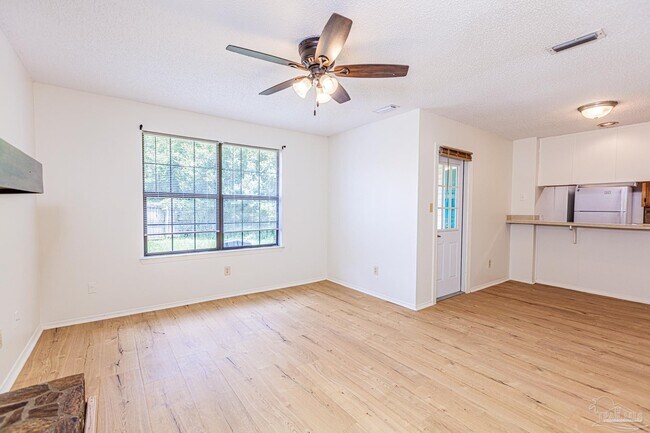 Foto del edificio - 6242 Ridgegate Cir