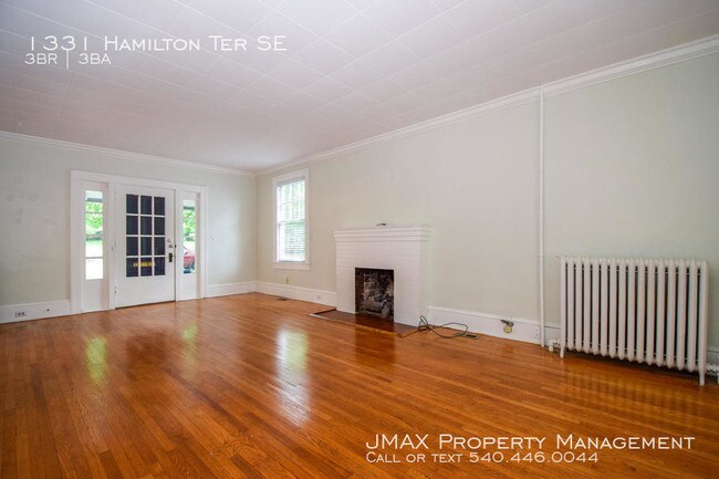Building Photo - Get into this Up & Coming Neighborhood
