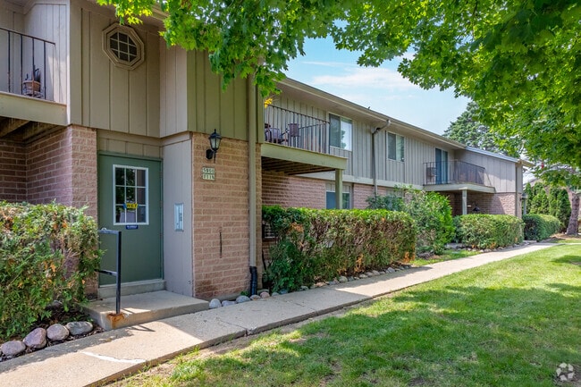 Building Photo - Mequon Parc Apartments