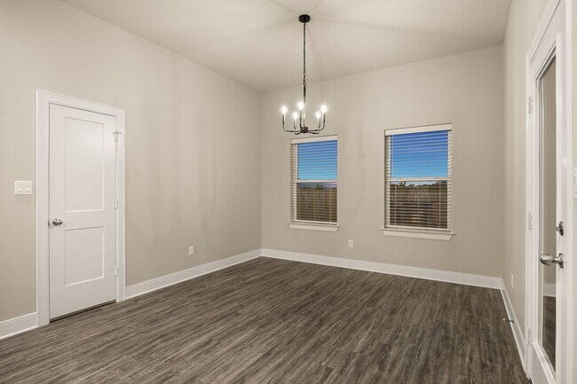 Building Photo - Gorgeous 4 bedroom with split layout!