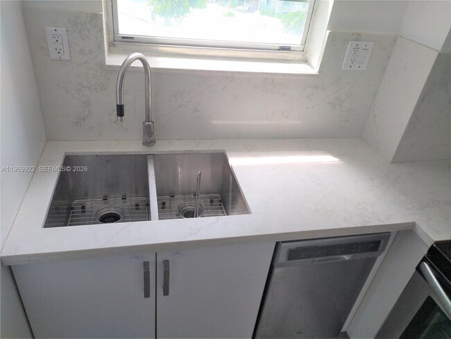 Building Photo - 3301 NE 5th Ave