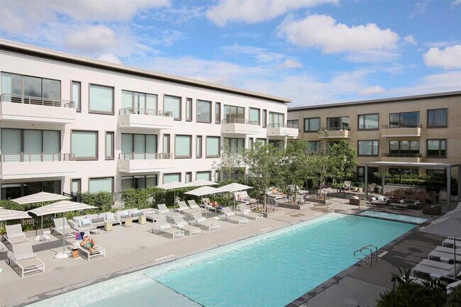 Foto del edificio - 4444 Westheimer Rd