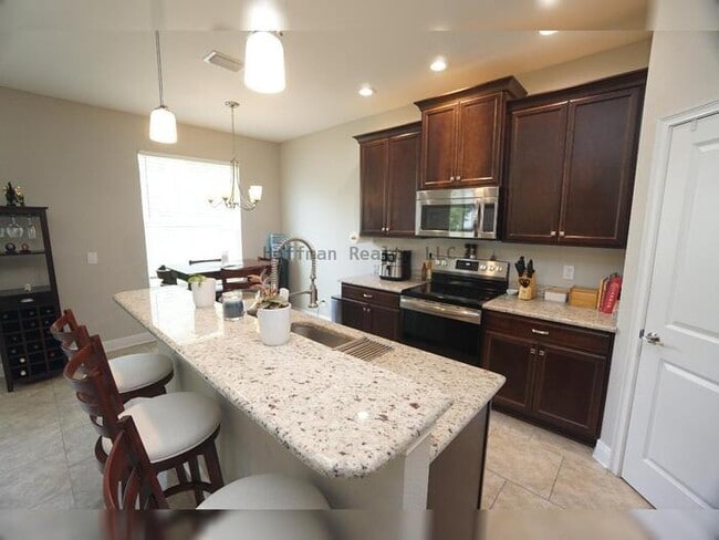 Building Photo - Spacious 4-Bedroom Home in Desirable South Tampa