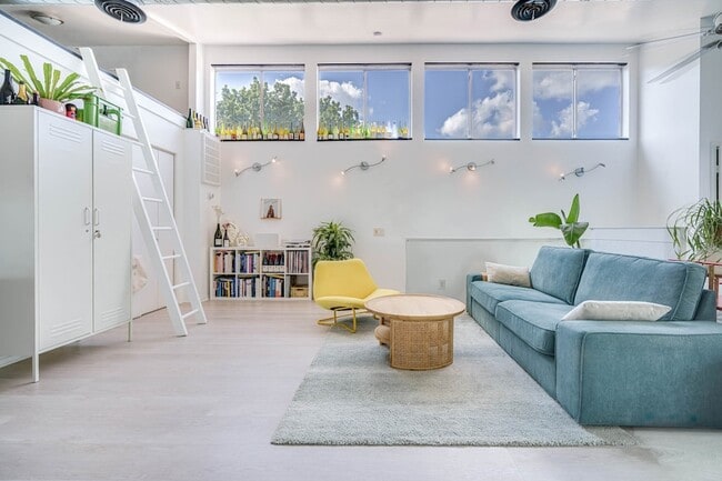 Photo - 1717 Missouri St Apartment