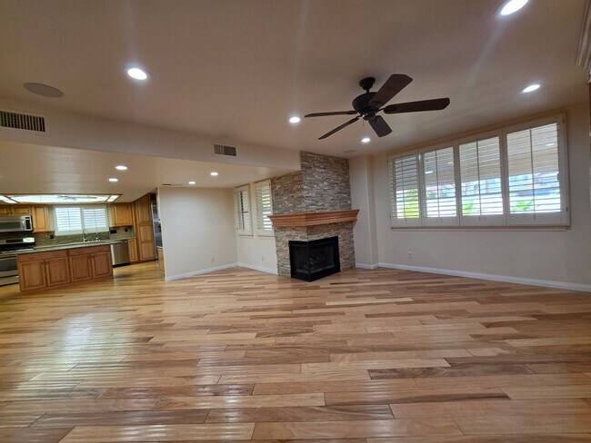 Building Photo - Spacious Home in the Heart of Green Valley