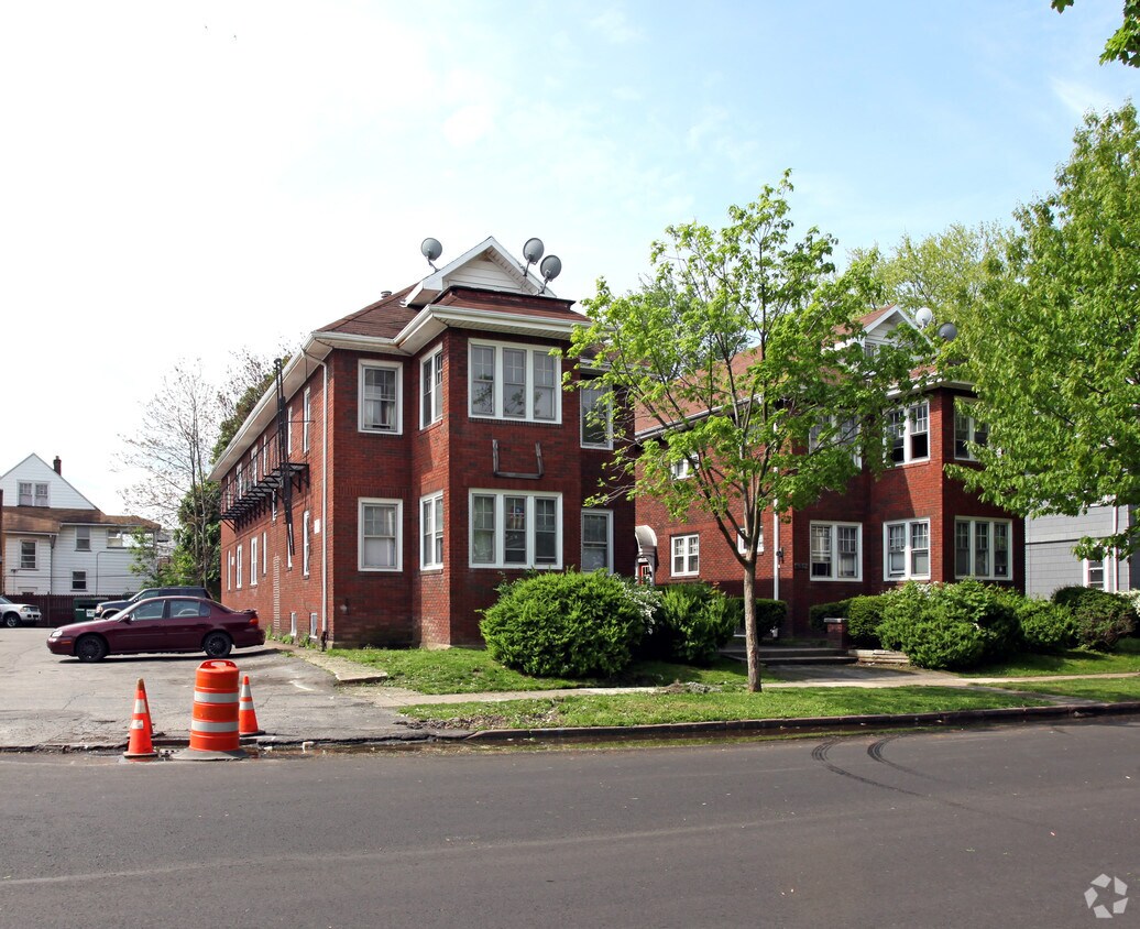 Primary Photo - 535 Parsells Ave