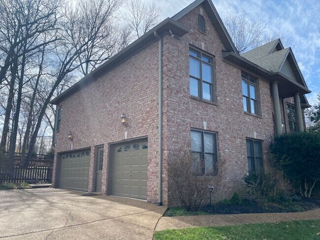 Building Photo - Great home near the lake and Seven Points ...