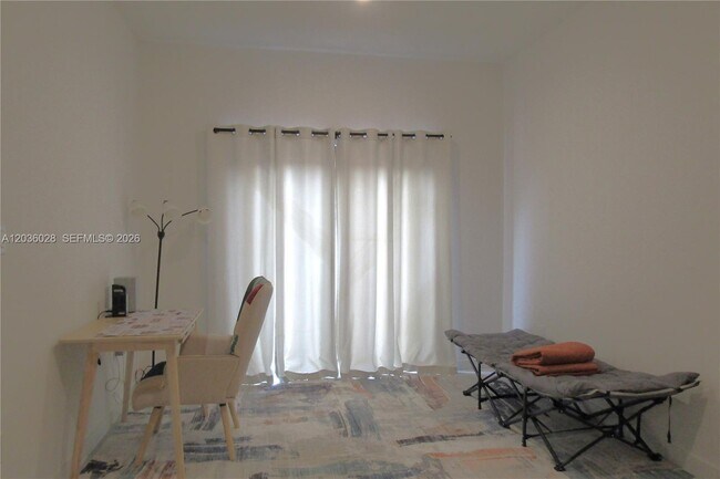 Foto del edificio - 13344 Tropical Ave