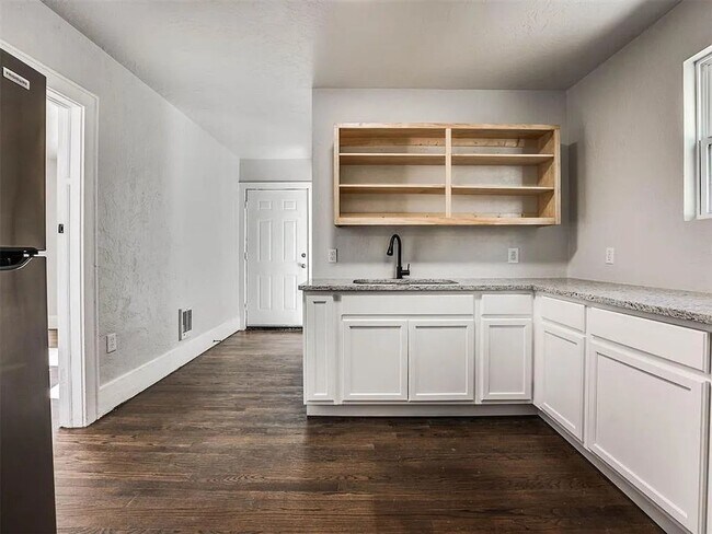 Foto del edificio - 2440 NW 16th St