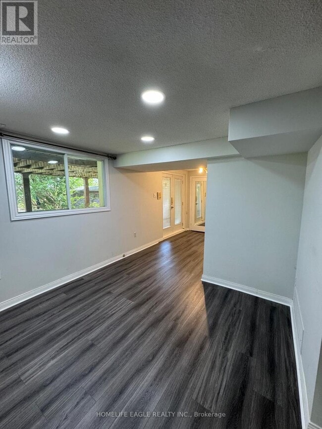 Building Photo - 755 Pebble Ct