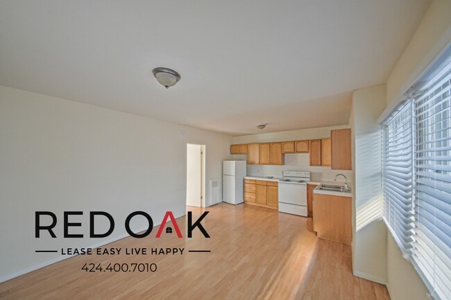 Building Photo - 615 N Rossmore Ave