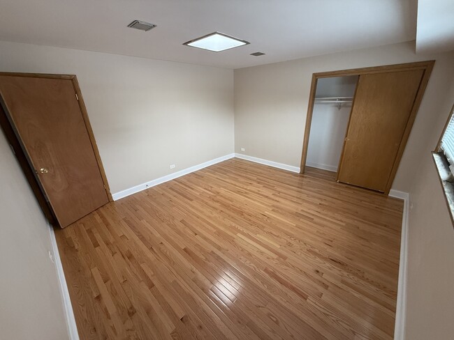 Building Photo - 6304 N Cicero Ave
