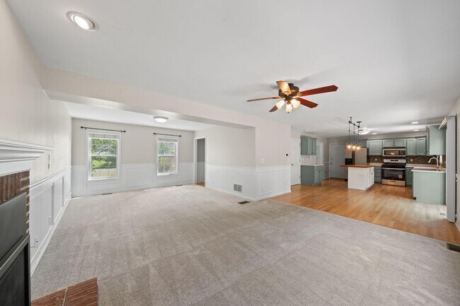 Foto del edificio - 406 Lakewood Dr