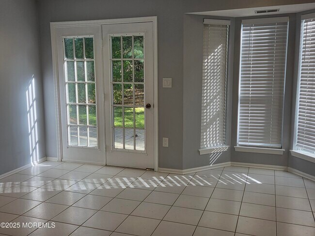 Foto del edificio - 248 Daffodil Dr