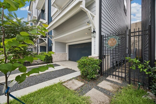 Foto del edificio - 1232 W 21st St