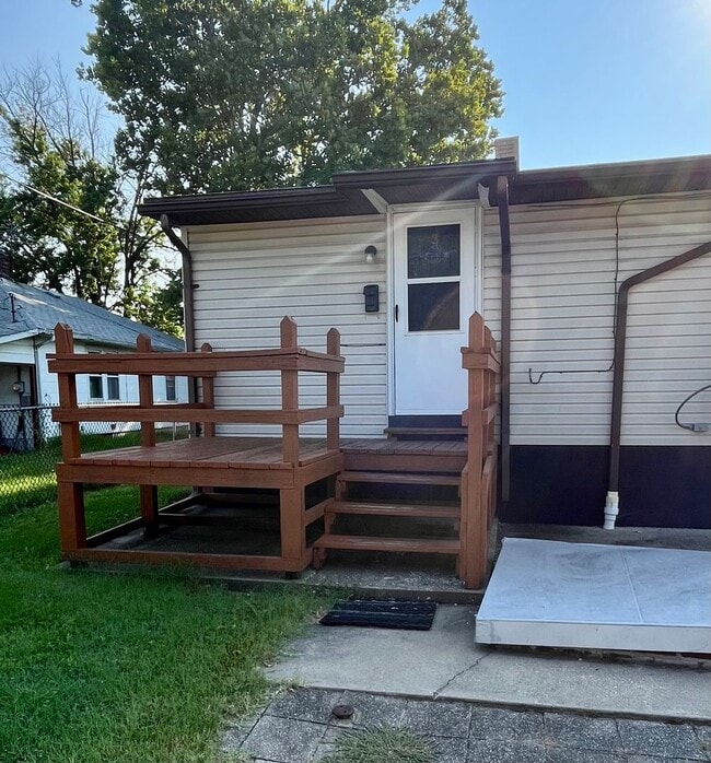 Photo - 111 S Shamrock St Apartment