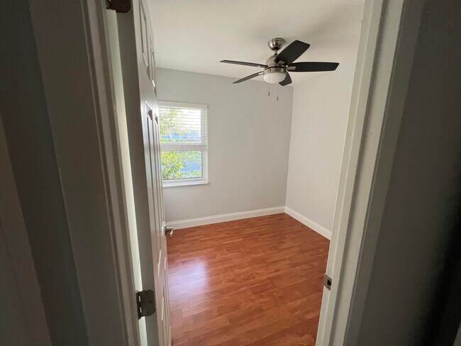 Foto del edificio - 898 SW 12th Terrace