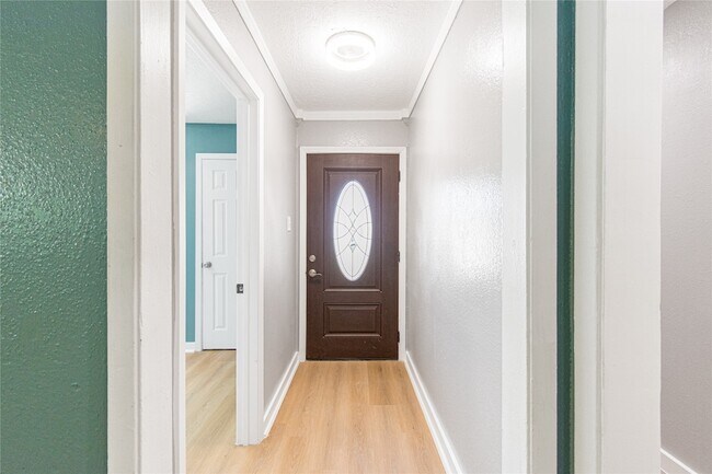 Foto del edificio - 12906 Southspring Dr