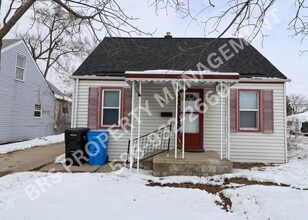 Building Photo - 1621 E 11 Mile Rd