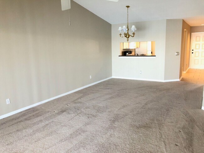 Foto del edificio - 2 Bedroom 2 Bath Condo Great Location and Schools