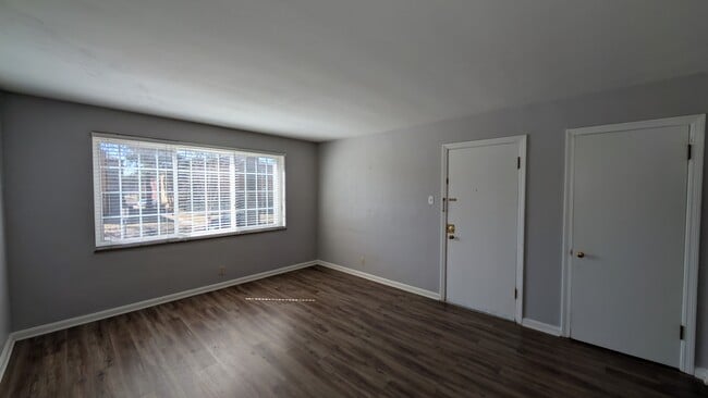 Foto del edificio - 5825 Sunshine Dr