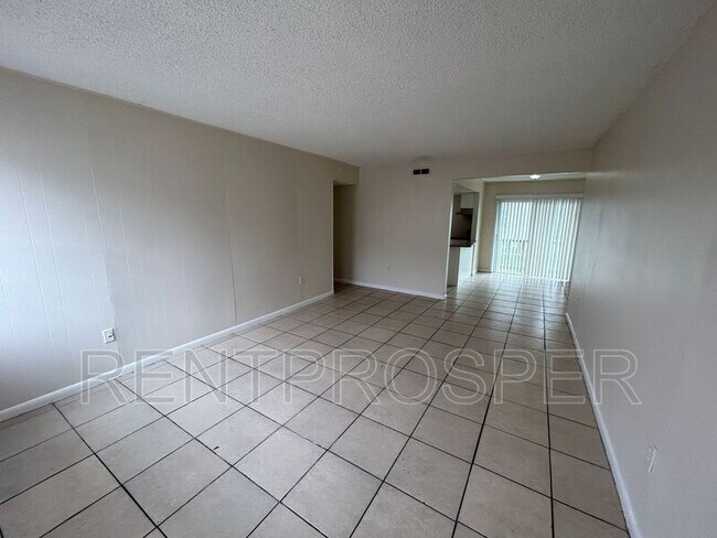 Foto del edificio - 2777 L B McLeod Rd