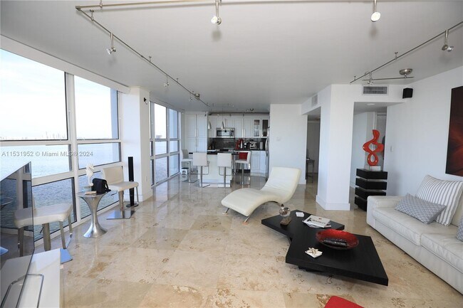 Foto del edificio - 600 NE 36th St