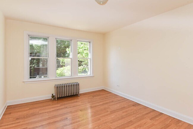Building Photo - 2600 N Kimball Ave