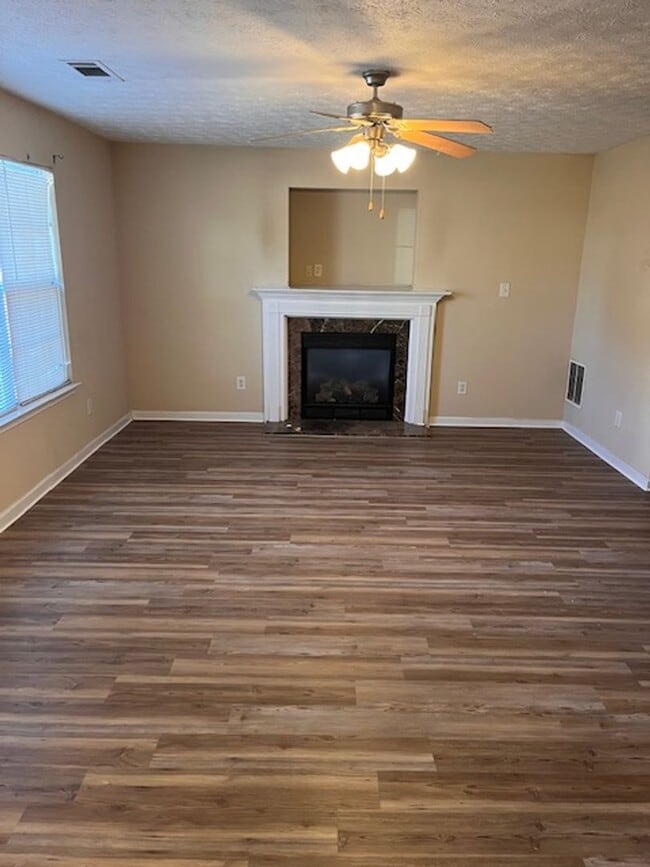 Foto del edificio - Home in Locust Grove