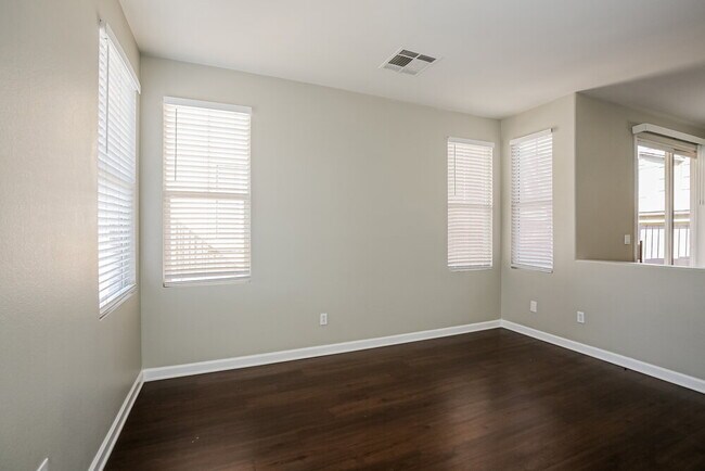 Foto del edificio - 5736 Adanon St