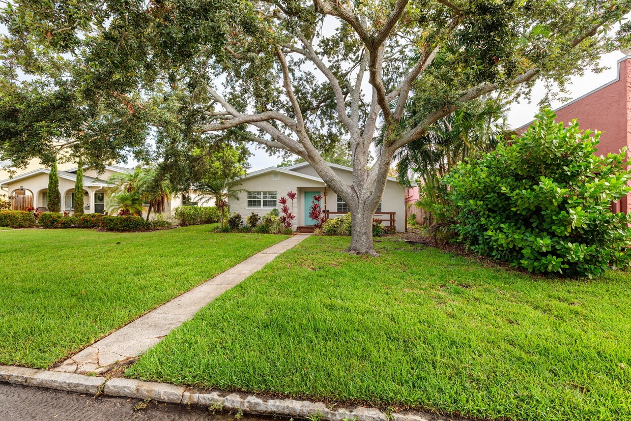 Primary Photo - Charming single-family home nestled in des...