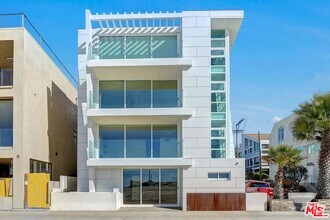 Building Photo - 5113 Ocean Front Walk