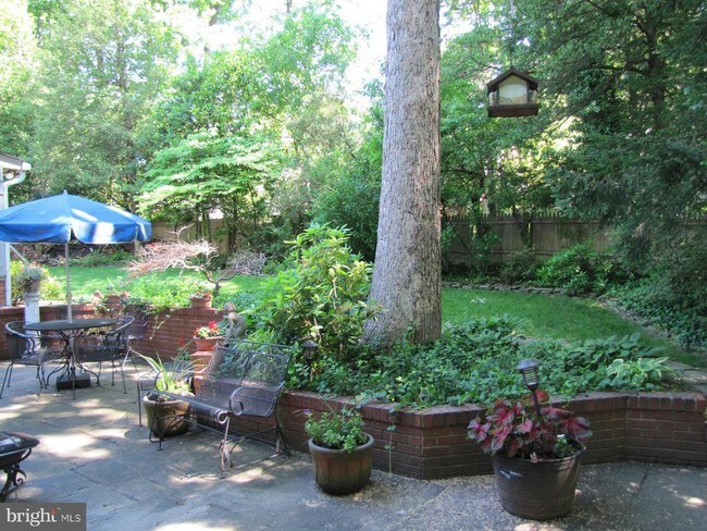 Building Photo - 2419 Claremont Dr
