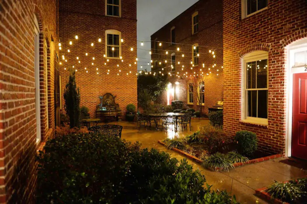 Courtyard - 450 Railroad Ave